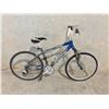 Image 2 : GREY AND BLUE GIANT SEDONA DX, 24 SPEED, 17" FRAME , FRONT SUSPENSION MOUNTAIN BIKE