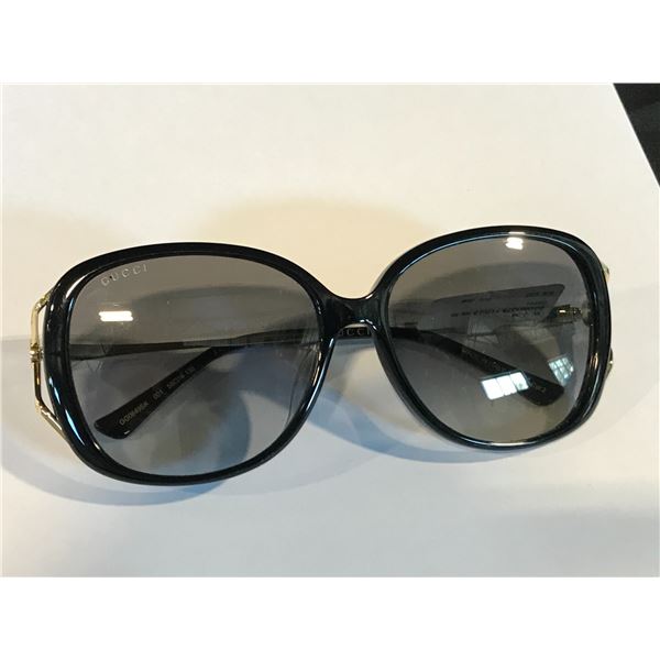 BLACK GUCCI SUNGLASSES