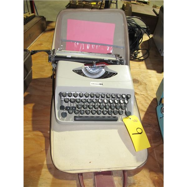 UNDERWOOD TYPEWRITER WITH CASE