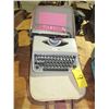 Image 1 : UNDERWOOD TYPEWRITER WITH CASE