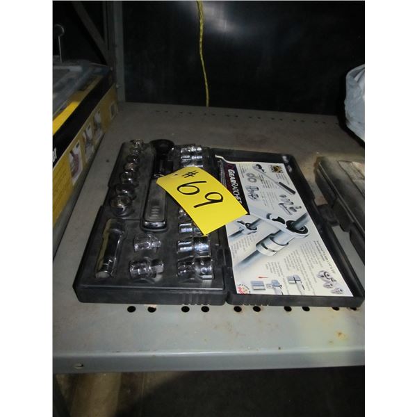 ULTRA PRO GEAR RACHET & 3/8" SOCKET SET