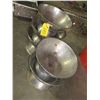 Image 2 : 5 STAINLESS STEEL COLANDERS
