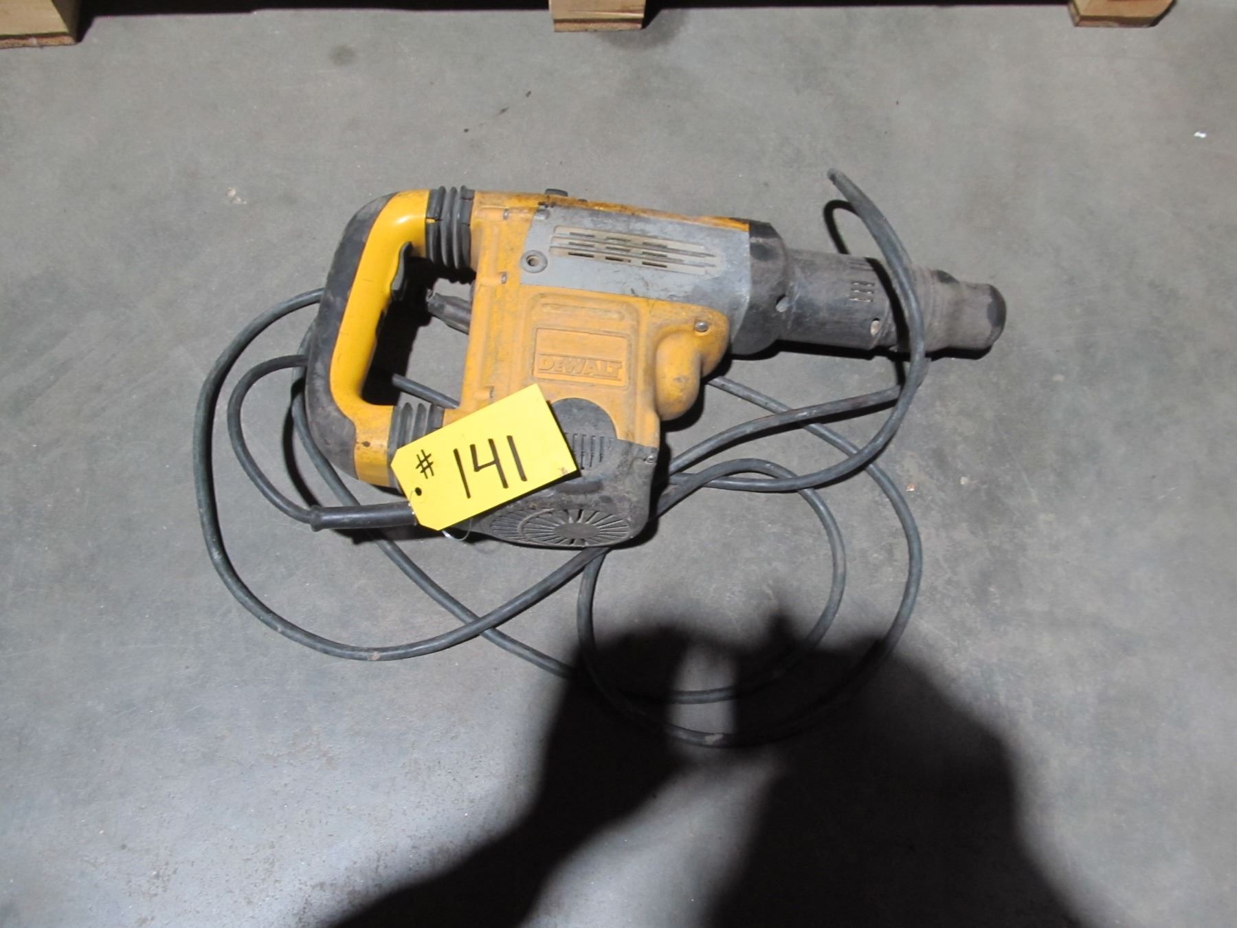 DEWALT ELECTRIC JACK HAMMER (NO ATTACHMENTS)