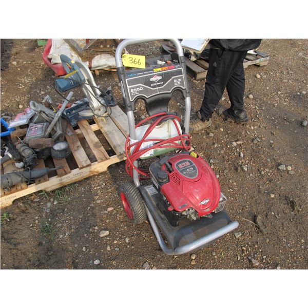 BRIGGS & STRATTON GAS PRESSURE WASHER (NEEDS REPAIR)