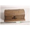 Image 1 : Small Wooden storage chest 17" x 8"