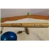 Image 2 : Louisville Slugger Mini Bat Plus Misc