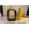 Image 1 : 2 Ceramic Vases