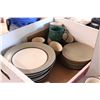 Image 2 : Dishware Set Plates Bowls Cups 32 Pieces