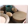 Image 3 : Dishware Set Plates Bowls Cups 32 Pieces