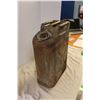 Image 4 : Vintage Metal Gas Can