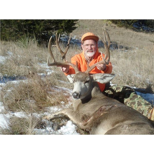 Nebraska: 4 Day 4 Night 2021 Deer Hunt (Mule Deer or Whitetail Deer) for One Hunter