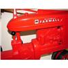 Image 2 : INTERNATIONAL MCCORMICK FARMALL M PEDAL TRACTOR