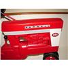 Image 2 : INTERNATIONAL MCCORMICK FARMALL 560 PEDAL TRACTOR