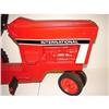 Image 2 : INTERNATIONAL 86 SERIES PEDAL TRACTOR