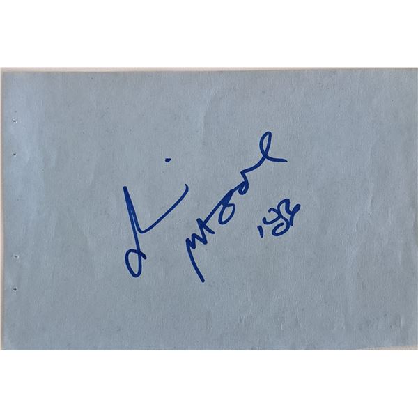 Demi Moore Signature Cut