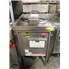 Image 3 : WINSTON 8000 COLLECTMATIC PRESSURE FRYER /W BASKET