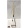 Image 1 : S/S ROUND MESHER W/ LONG WOODEN HANDLE