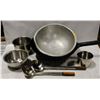 Image 1 : COMMERCIAL WOK W/ 2 SERVING SPOONS & ALUMINUM