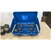 Image 2 : RIVER TRAIL DOUBLE BURNER CAMP STOVE WITH 2 FULL PROPANE BOTTLES