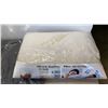 Image 2 : NEW BAMBOO QUEENSIZE PILLOW AND 3 NE W BATH MATS