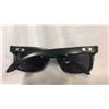 Image 8 : 2 PAIRS OF OAKLEY SUNGLASSES AND 2 CASES
