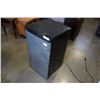 Image 2 : IGLOO BLACK AND STAINLESS BAR FRIDGE