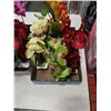Image 2 : 8 NEW REALISTIC LOOKING POTTED FLOWERS