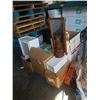 Image 1 : PALLET OF ESTATE GOODS