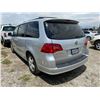Image 4 : 2009 Volkswagen Routan SEL