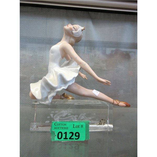 Vintage Wallendorf Porcelain Ballet Dancer