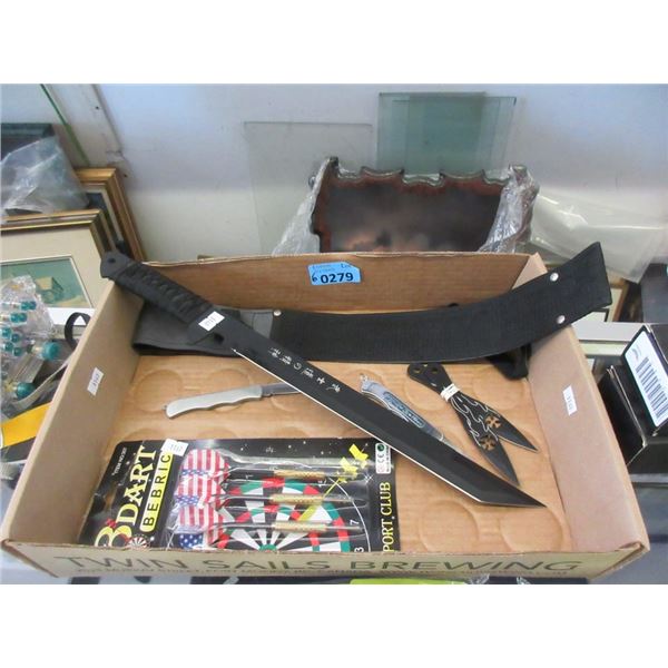 6 Piece Lot of Darts and Knives