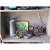 Image 1 : Shelf Lot of Metal Décor