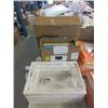 Image 1 : 3 Piece Lot of Small Storage Containers