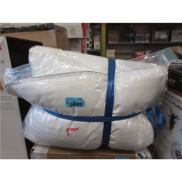 2 Packages of 2 New Plush Queen Size Pillows