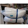 Image 1 : 2 Packages of 2 New Plush Queen Size Pillows
