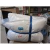Image 1 : 2 Packages of 2 New Plush Queen Size Pillows