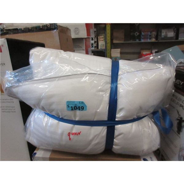 2 Packages of 2 New Plush Queen Size Pillows