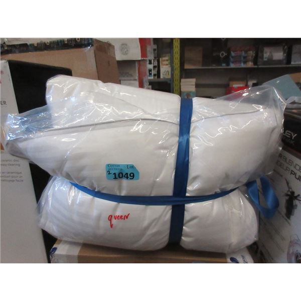 2 Packages of 2 New Plush Queen Size Pillows