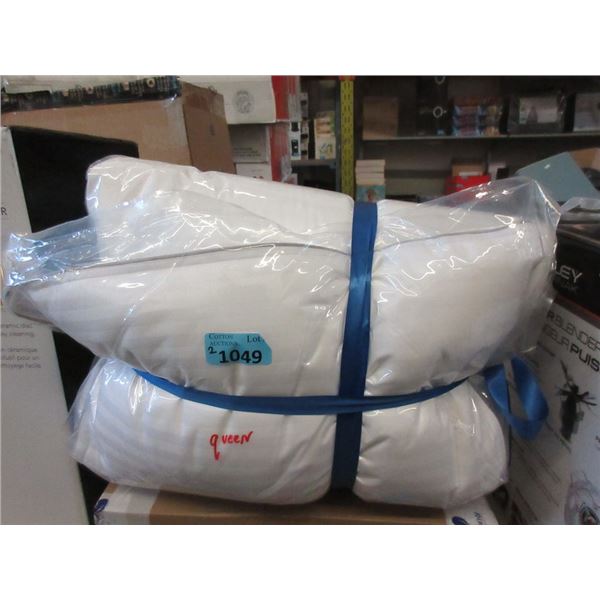 2 Packages of 2 New Plush Queen Size Pillows