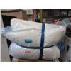 Image 1 : 2 Packages of 2 New Plush Queen Size Pillows