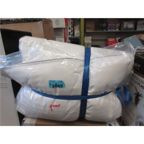 2 Packages of 2 New Plush Queen Size Pillows