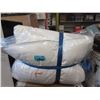 Image 1 : 2 Packages of 2 New Plush Queen Size Pillows
