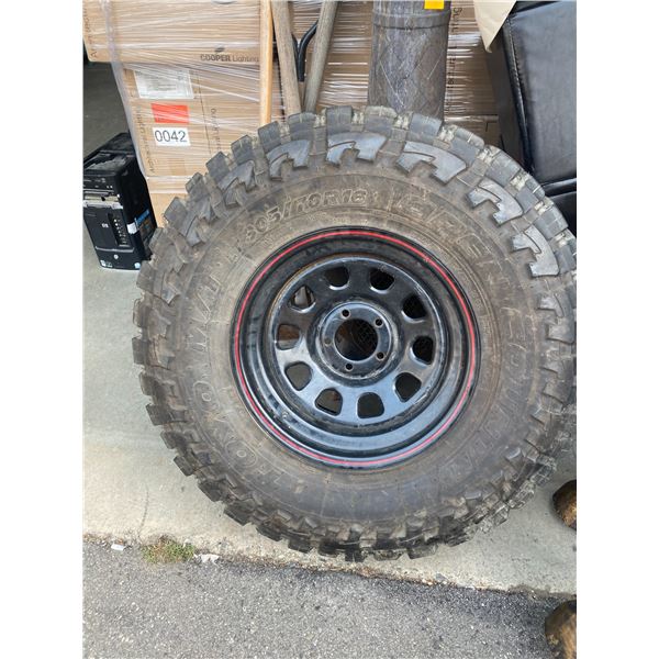 Tire305/70R16