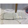 Image 1 : Apple keyboard