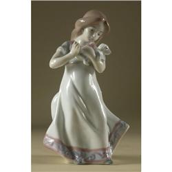 LLADRO FIGURINE OF A GIRL WITH A PUPPY
