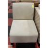 Image 1 : BRAND NEW OFF WHITE ACCENT CHAIR