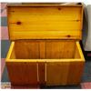 Image 2 : VINTAGE WOOD CHEST