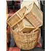 Image 1 : LOT OF ASSORTED WICKER BASKETS