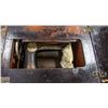 Image 2 : ANTIQUE SINGER PEDAL SEWING MACHINE *NEEDS TLC*
