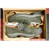 Image 1 : BRAND NEW IN BOX KEENS WOMENS SIZE 8.5-NEVER WORN
